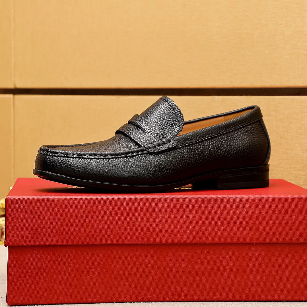 Men's shoes 💰480 💐 Product trademark: Ferragamo "Ferragamo" casual leather shoes Regular size: 38-44 (45🉑️customized) Product materials: Selected imported first-layer pebbled cowhide leather upper, imported water-dyed cowhide leather lining. Strong three-dimensional visual effect, original outsole color: 3⃣️seed leather materials available